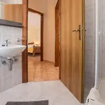 Lovely In With Wifi Апартаменты