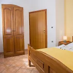 Lovely In With Wifi Апартаменты