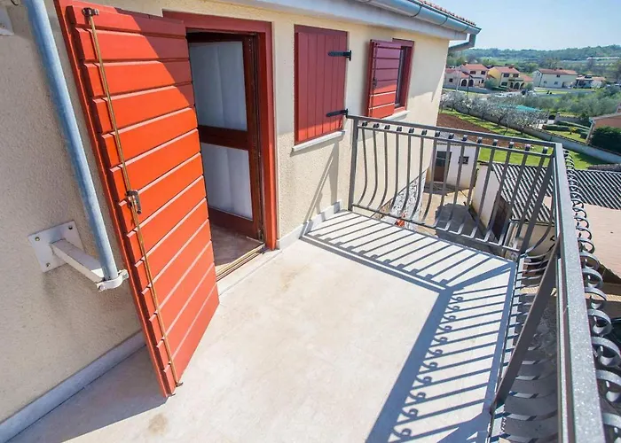 Lovely In With Wifi Апартаменти Пореч