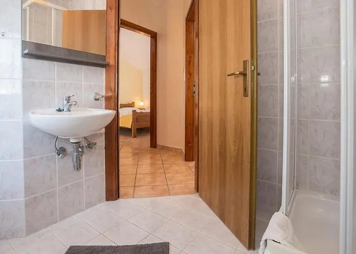 Lovely In With Wifi Апартаменти